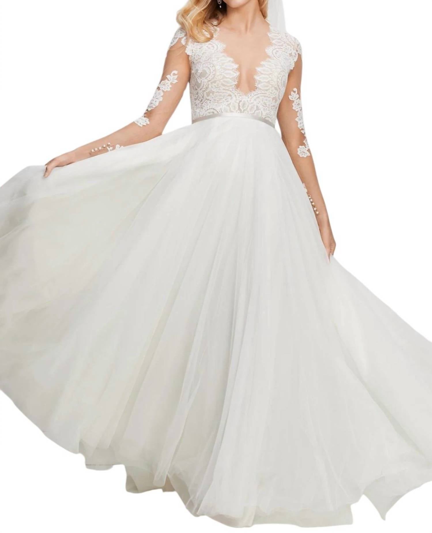 Свадебное платье Camden цвета слоновой кости Watters
Свадебное платье Camden цвета слоновой кости Watters