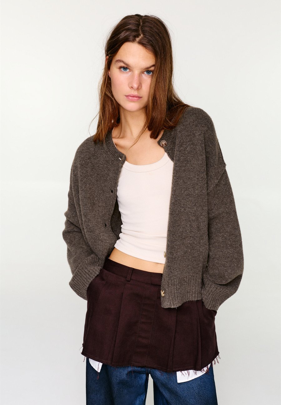 Кардиган PULL&BEAR Cardigan, Brown
Кардиган PULL&BEAR Cardigan, Brown