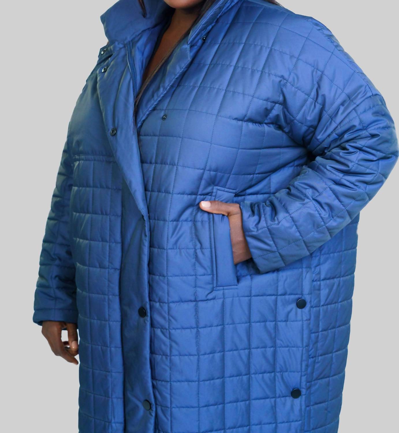 Сменяющийся нейлоновый пальто-бокс - Plus Size в синем BITTE KAI RAND
Сменяющийся нейлоновый пальто-бокс - Plus Size в синем BITTE KAI RAND