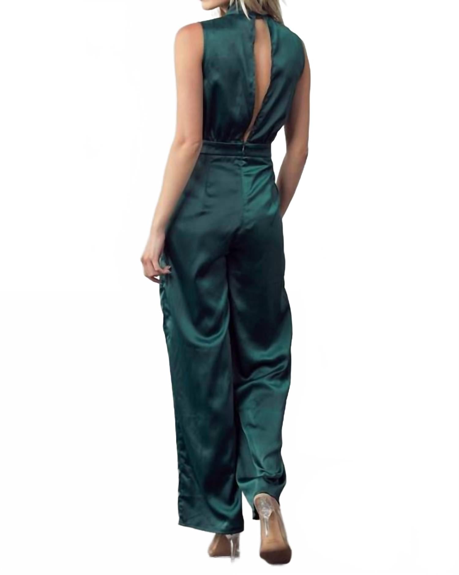 Комбинезон с плиссированными деталями спереди в лесном зеленом Reveuse
Комбинезон с плиссированными деталями спереди в лесном зеленом Reveuse