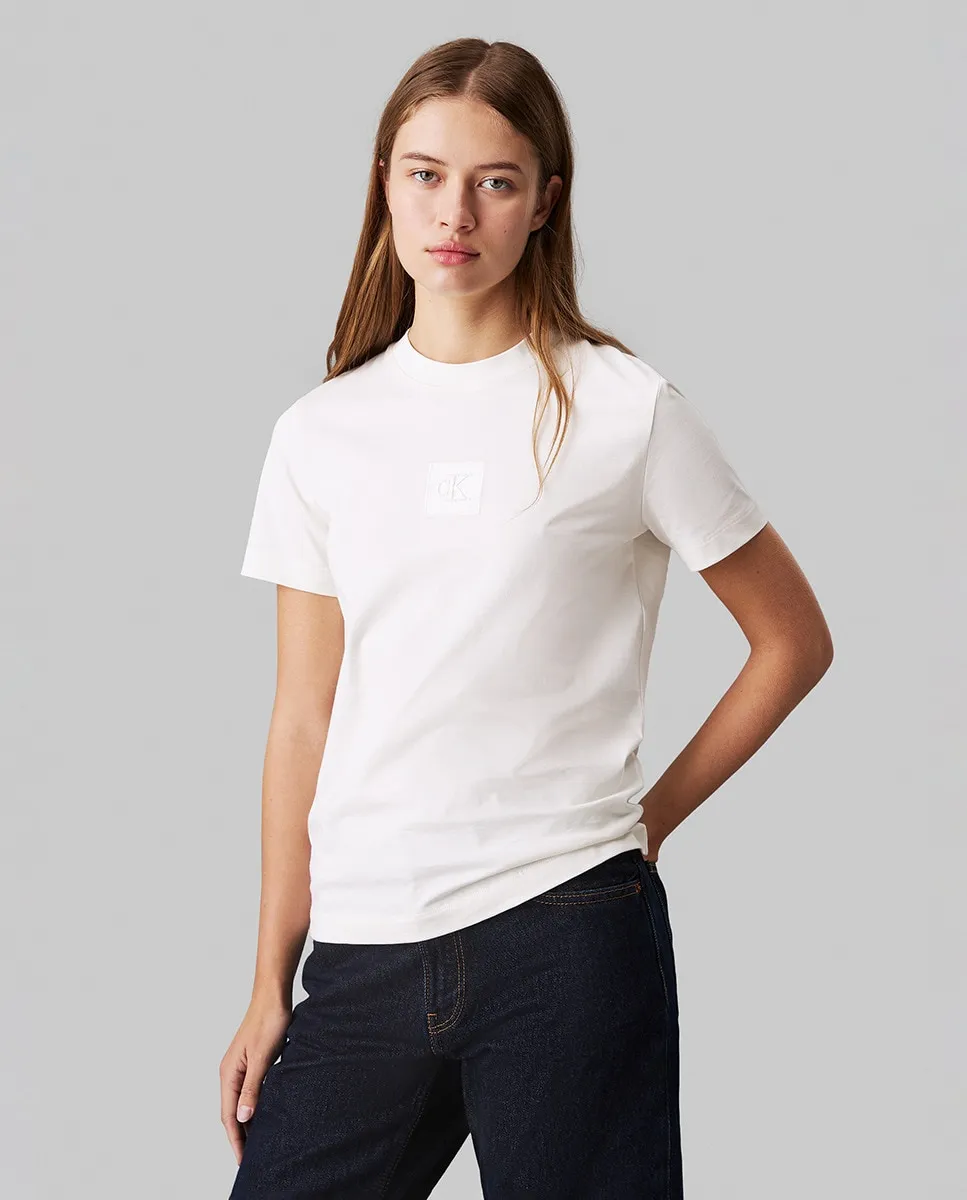 Женская футболка прямого кроя с монограммой в тон Calvin Klein Jeans, цвет Crudo
Женская футболка прямого кроя с монограммой в тон Calvin Klein Jeans, цвет Crudo
