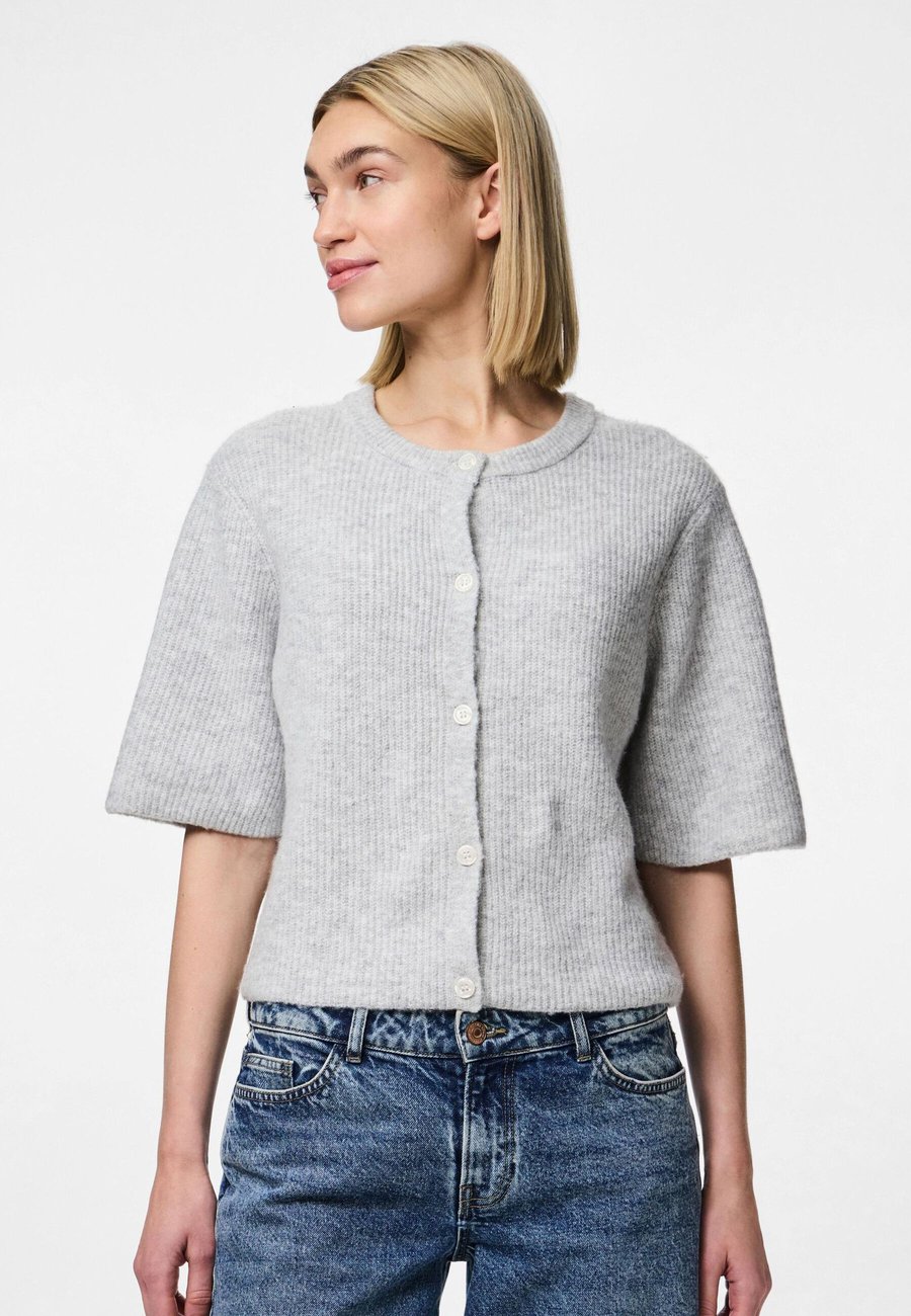 Кардиган Pieces PCSILLY O-NECK, Light Grey /Mottled Light Grey
Кардиган Pieces PCSILLY O-NECK, Light Grey /Mottled Light Grey