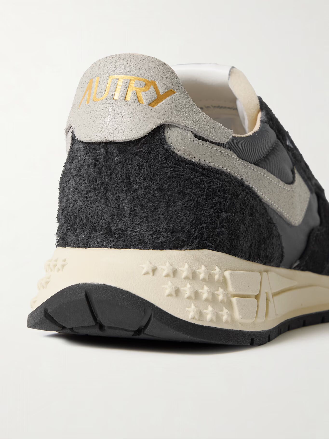 Кроссовки Reelwind Low из замши и ракушки AUTRY, черный
Кроссовки Reelwind Low из замши и ракушки AUTRY, черный