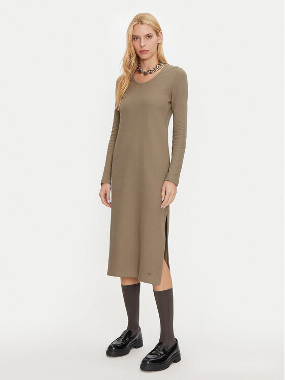 Трикотажное платье приталенного кроя Calvin Klein Jeans, бежевый
Трикотажное платье приталенного кроя Calvin Klein Jeans, бежевый