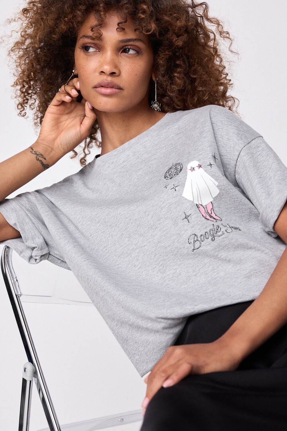 Футболка с графическим слоганом в стиле буги вуги на Хэллоуин с изображением призрака и дискотечного шара Next, серый
Футболка с графическим слоганом в стиле буги вуги на Хэллоуин с изображением призрака и дискотечного шара Next, серый