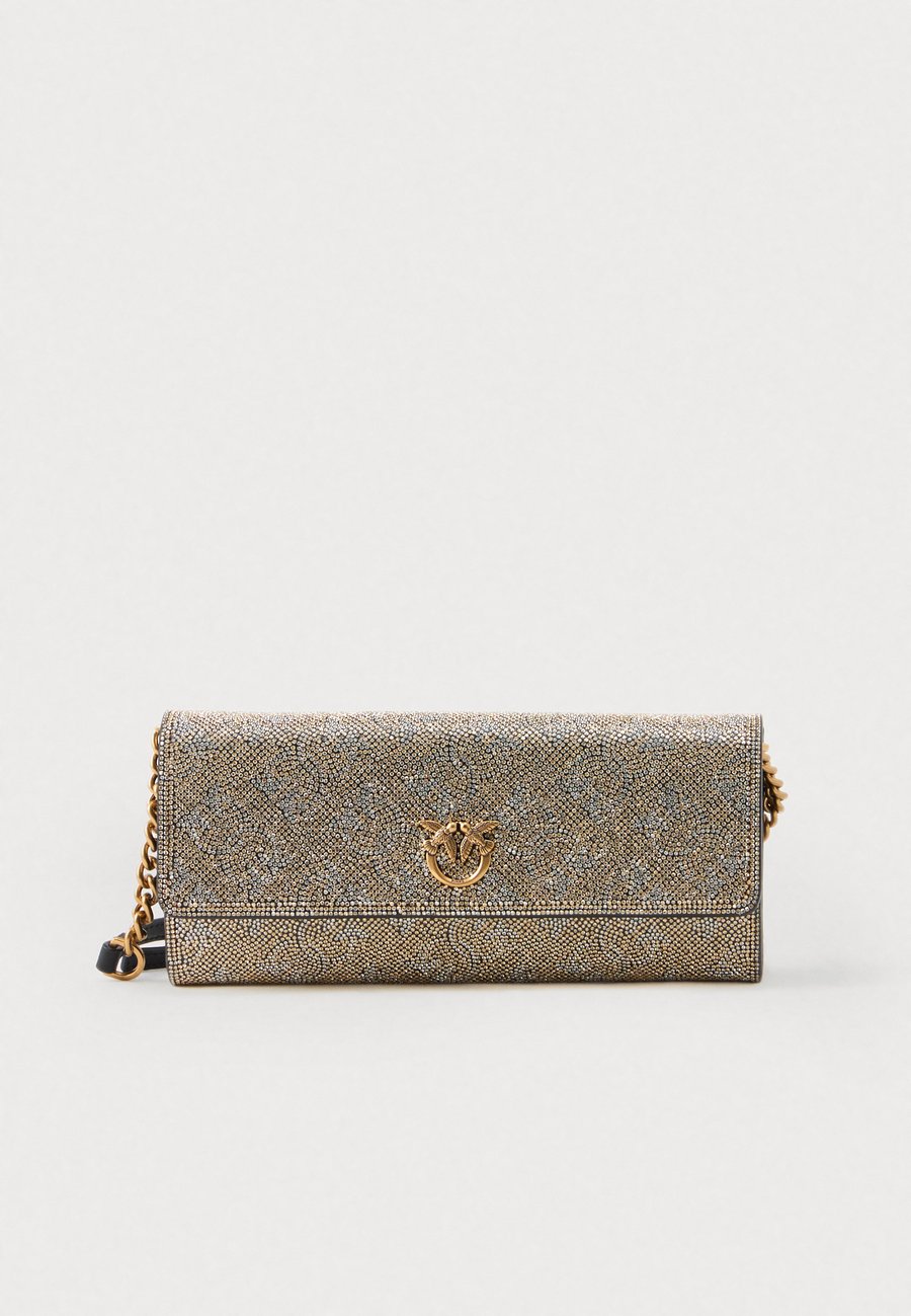 Кошелек Pinko LOVE TINY BIRDS WALLET MONOGRAM, Antique Gold-Coloured/Gold-Coloured
Кошелек Pinko LOVE TINY BIRDS WALLET MONOGRAM, Antique Gold-Coloured/Gold-Coloured