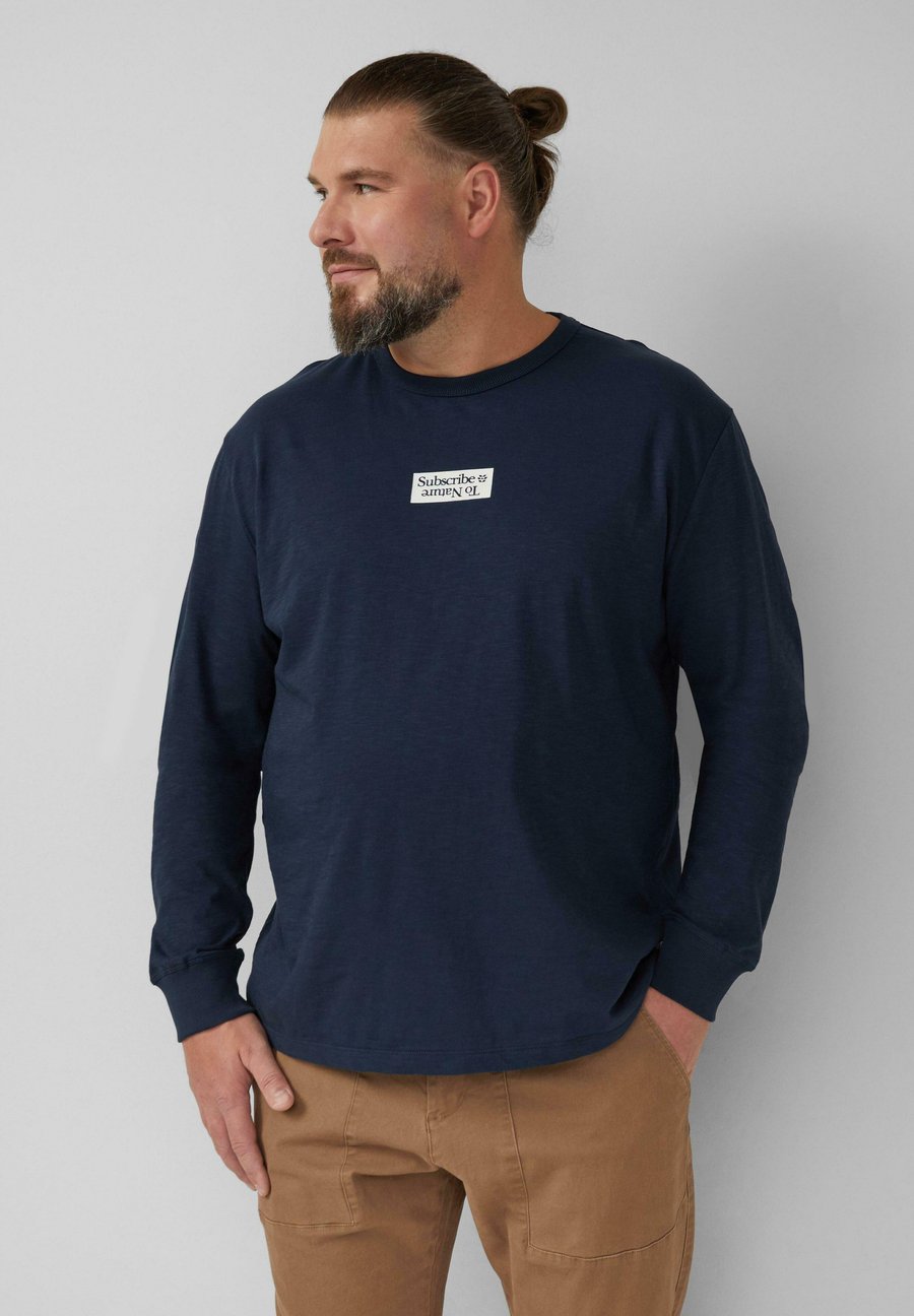 Топ s.Oliver LONGSLEEVE MIT FLAMMGARNSTRUKTUR UND FRONTPRINT, Navy/Dark Blue
Топ s.Oliver LONGSLEEVE MIT FLAMMGARNSTRUKTUR UND FRONTPRINT, Navy/Dark Blue