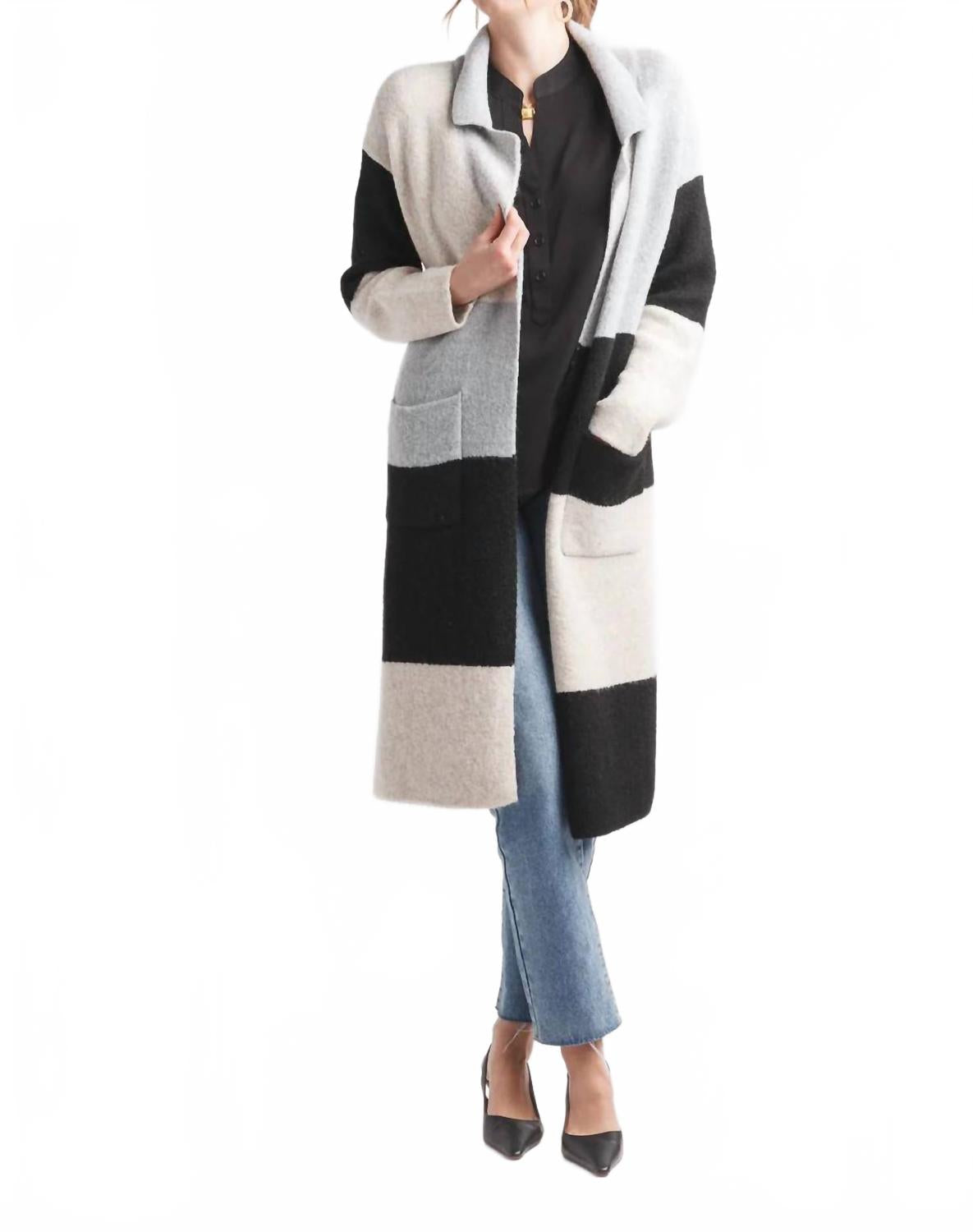 Papillon Парик в стиле колор-блок, серый
Papillon Парик в стиле колор-блок, серый