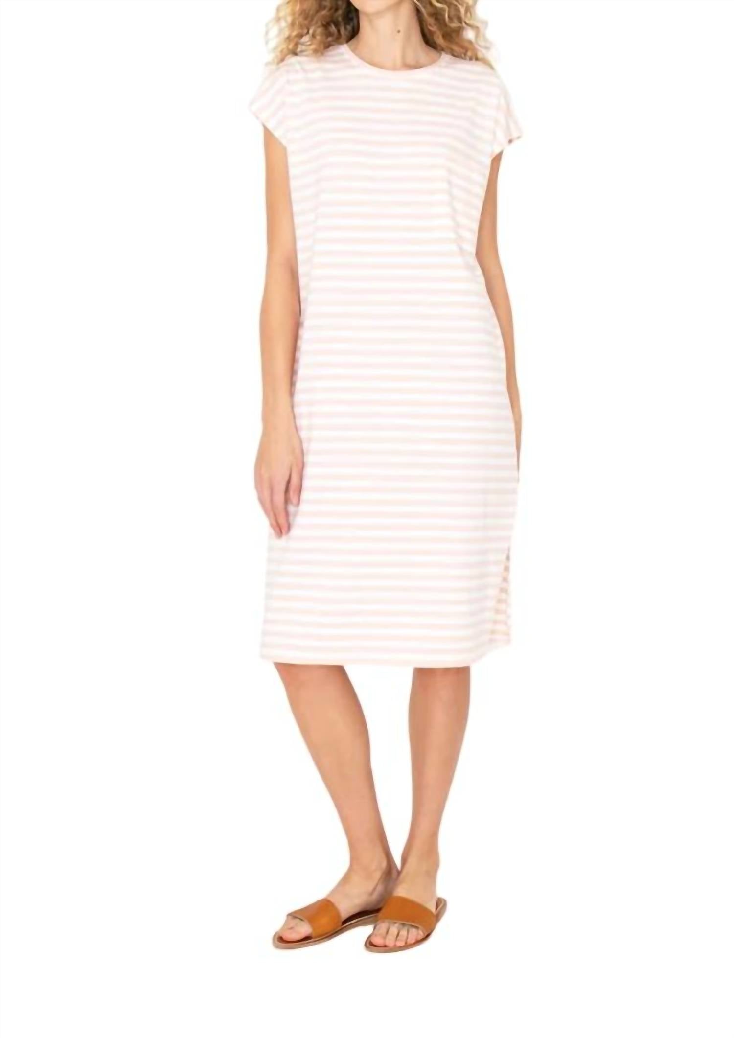 Почетное платье в ракушке/белое KULE
Почетное платье в ракушке/белое KULE