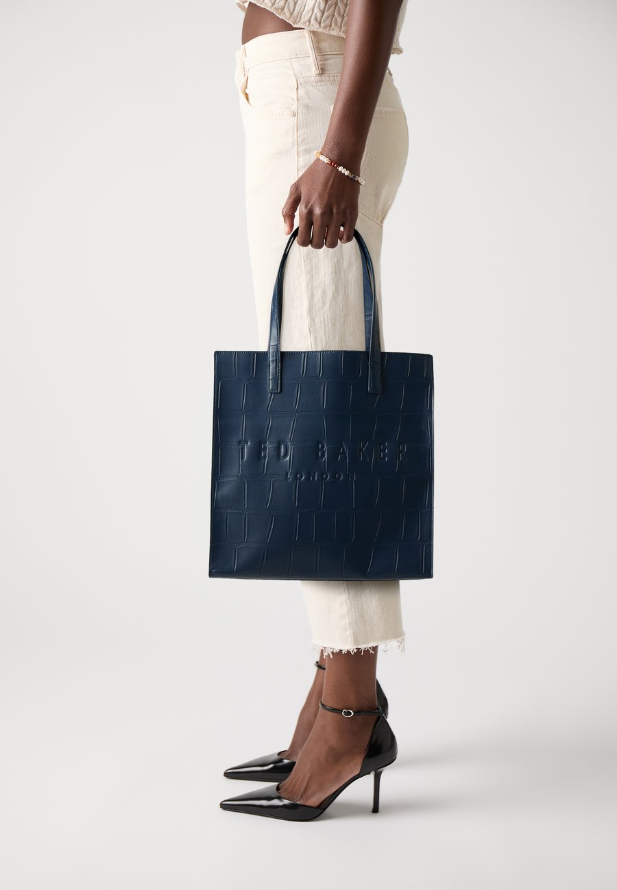 Сумка Ted Baker CROCCON, Navy/Blue
Сумка Ted Baker CROCCON, Navy/Blue