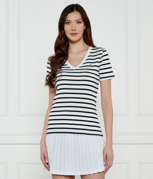 Футболка женская Tommy Hilfiger с V-образным вырезом в полоску, черно-белый
Футболка женская Tommy Hilfiger с V-образным вырезом в полоску, черно-белый