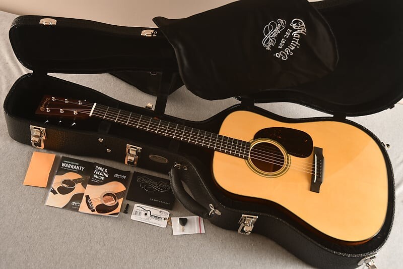 Акустическая гитара Martin Custom Shop D 18 Style GE Bracing Italian Alpine #2792775
Акустическая гитара Martin Custom Shop D 18 Style GE Bracing Italian Alpine #2792775