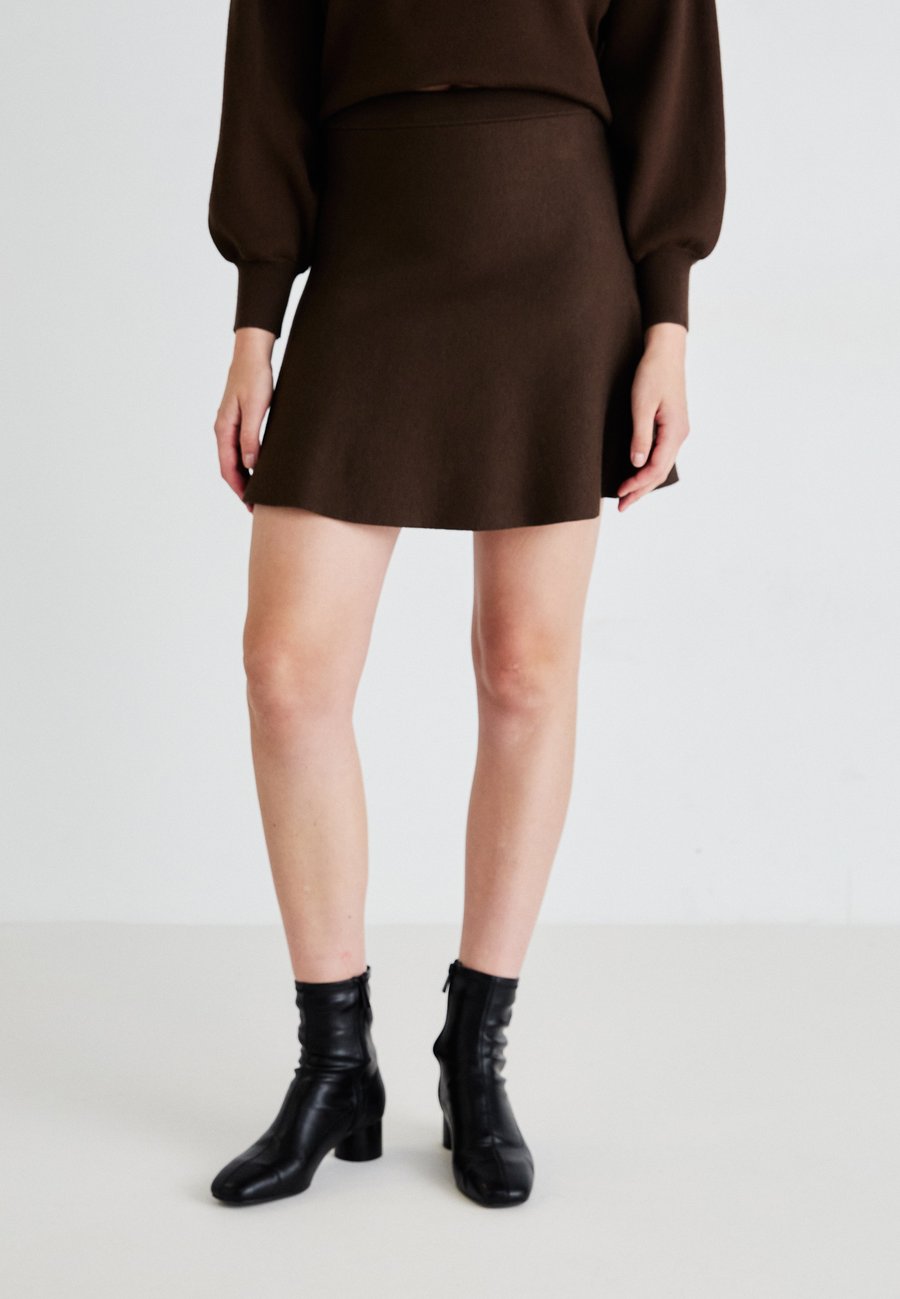 Юбка MSCH Copenhagen MERCY EAST SKIRT, Slate Black/Brown
Юбка MSCH Copenhagen MERCY EAST SKIRT, Slate Black/Brown