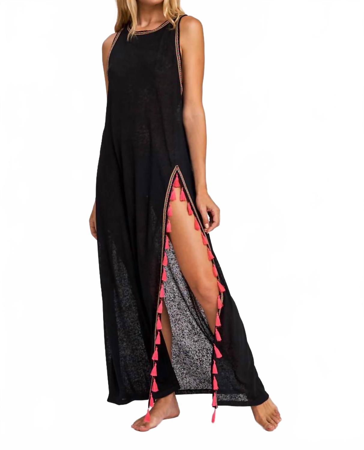 Черное платье с разрезом и кисточкой Pitusa
Черное платье с разрезом и кисточкой Pitusa