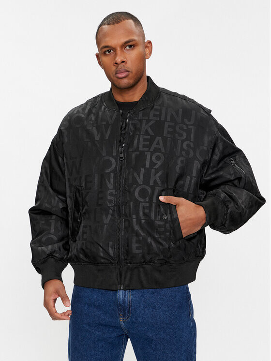 Куртка-бомбер оверсайз Calvin Klein, черный
Куртка-бомбер оверсайз Calvin Klein, черный