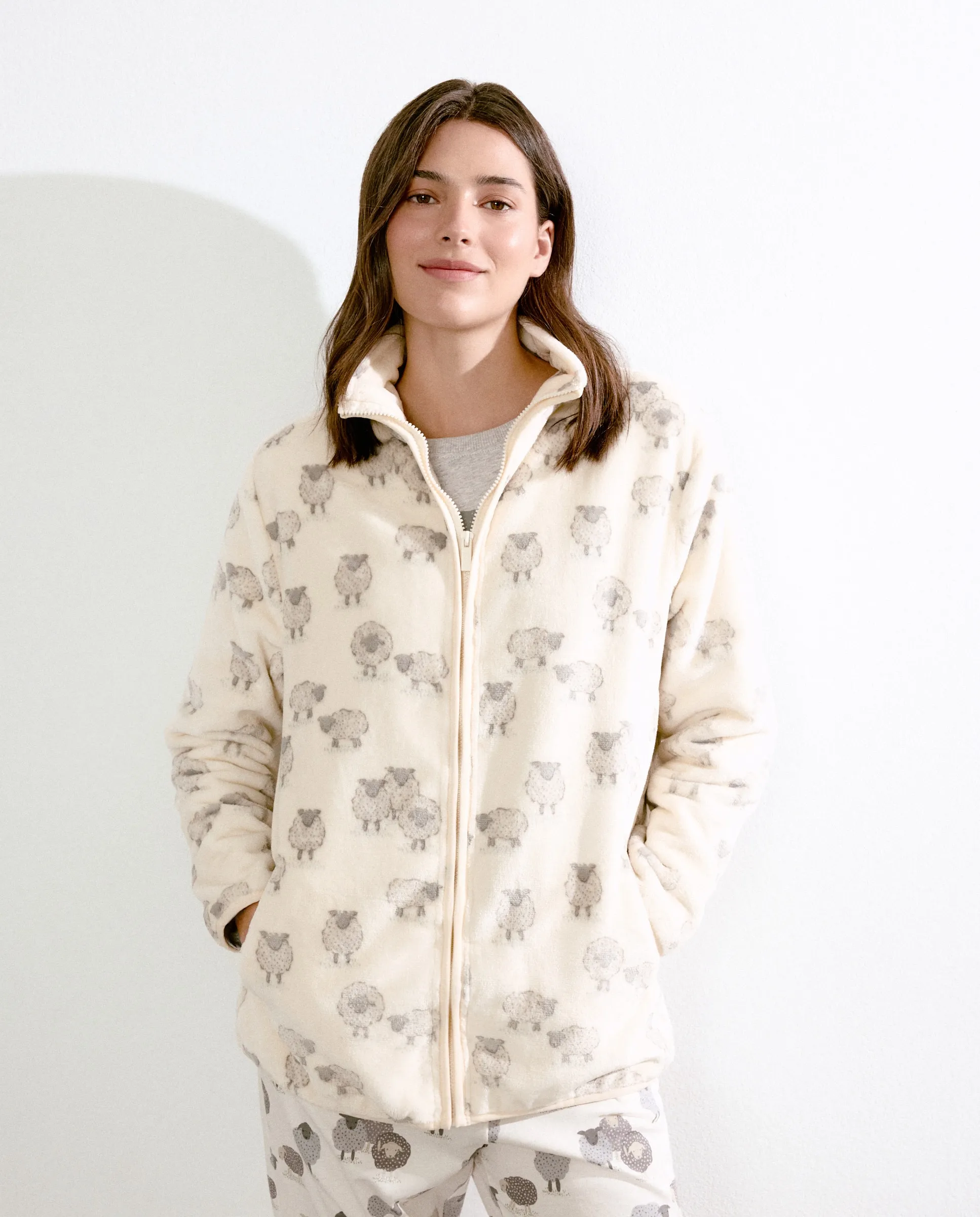 Женский халат из полиэстера с принтом Énfasis, белый
Женский халат из полиэстера с принтом Énfasis, белый