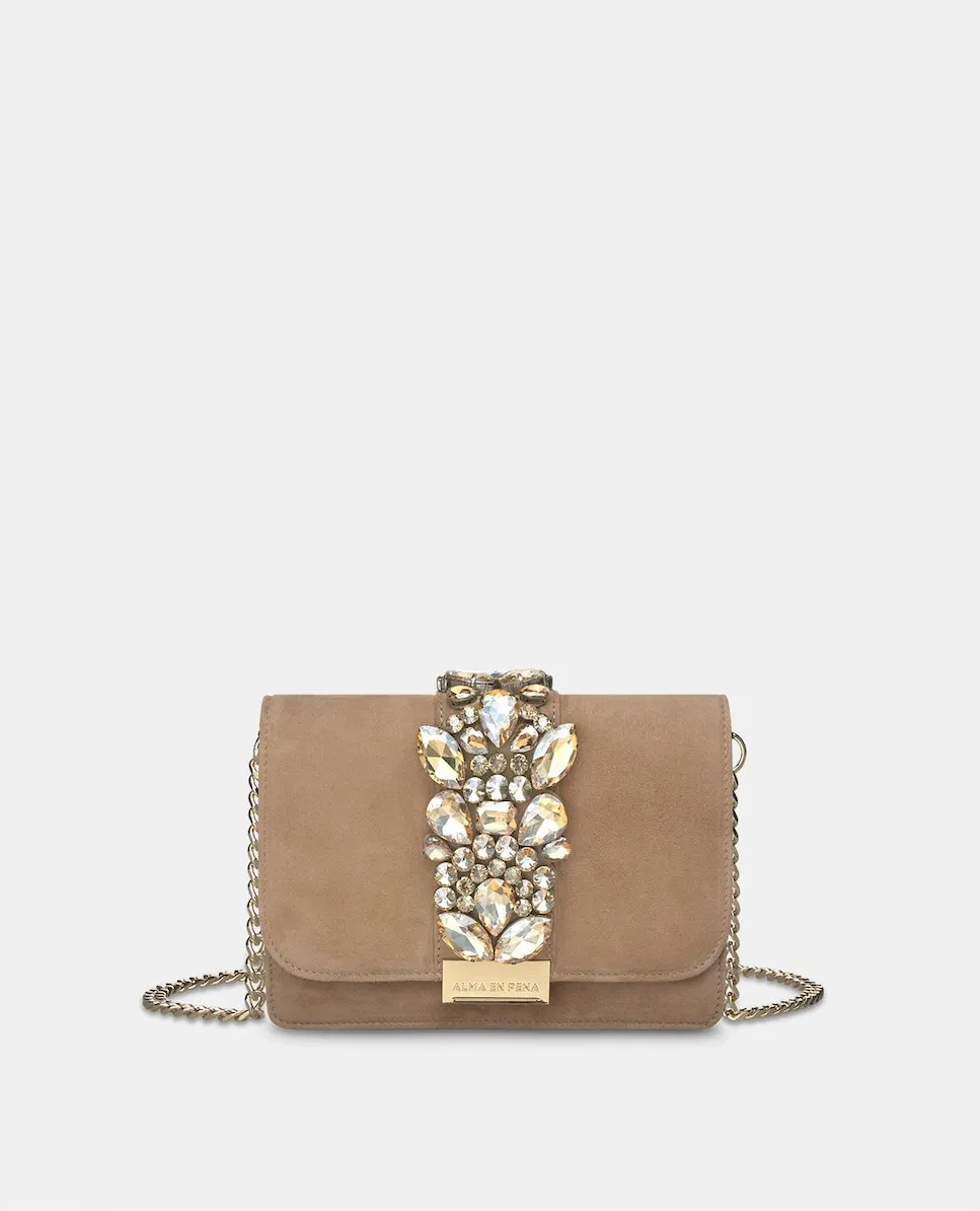 Сумка-бандо с корпусом в форме шкатулки и квадратной деталью-украшением на переднем клапане Alma En Pena, бежевый
Сумка-бандо с корпусом в форме шкатулки и квадратной деталью-украшением на переднем клапане Alma En Pena, бежевый