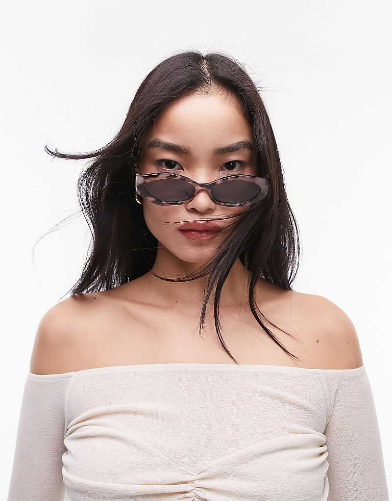 Topshop - Cosmo - Светлые прямоугольные солнцезащитные очки «кошачий глаз» черепаховой расцветки
Topshop - Cosmo - Светлые прямоугольные солнцезащитные очки «кошачий глаз» черепаховой расцветки