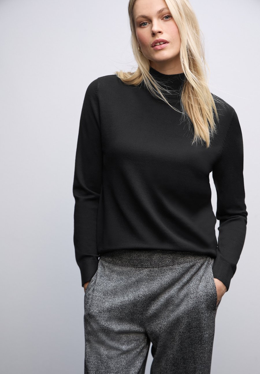 Джемпер Street One TURTLENECK, Schwarz/Black
Джемпер Street One TURTLENECK, Schwarz/Black