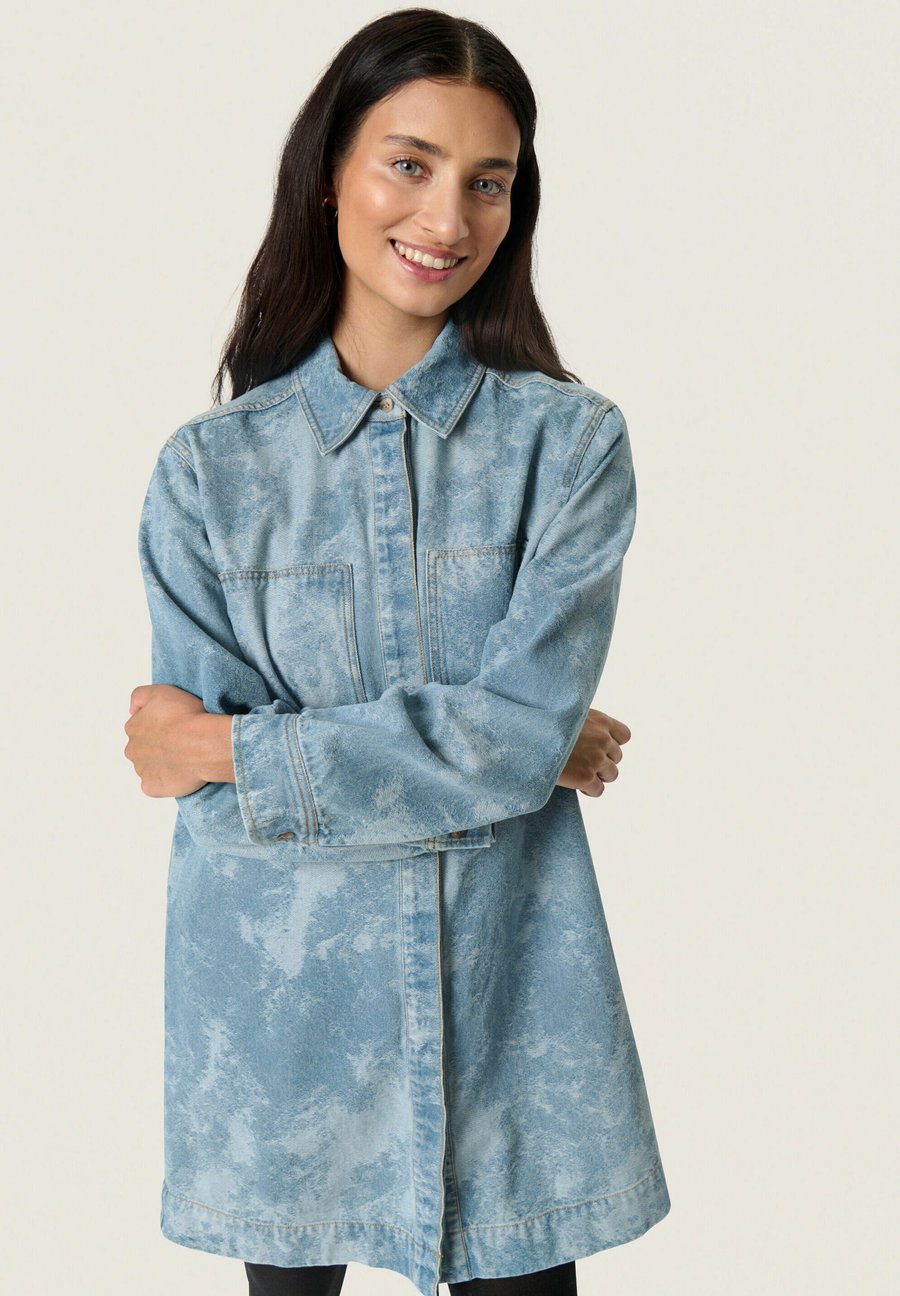 Платье Soaked in Luxury Denim dress, Fuzzy Blue Denim/Blue Denim
Платье Soaked in Luxury Denim dress, Fuzzy Blue Denim/Blue Denim