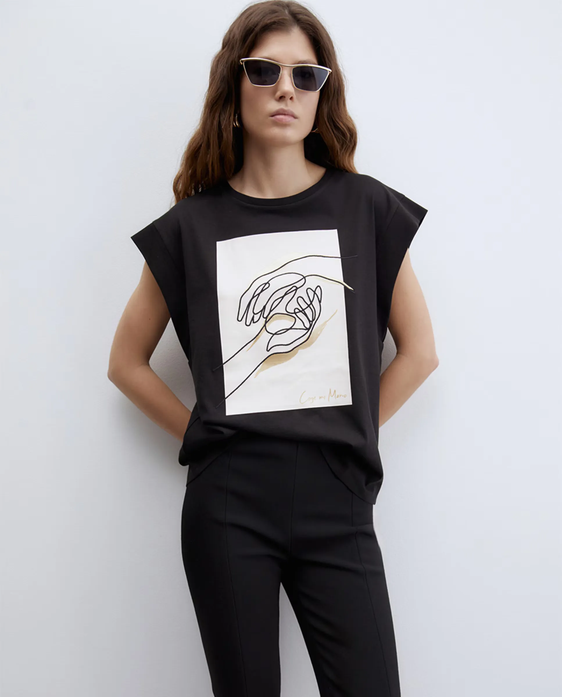 Футболка коллаборации с ONCE Sfera, черный
Футболка коллаборации с ONCE Sfera, черный