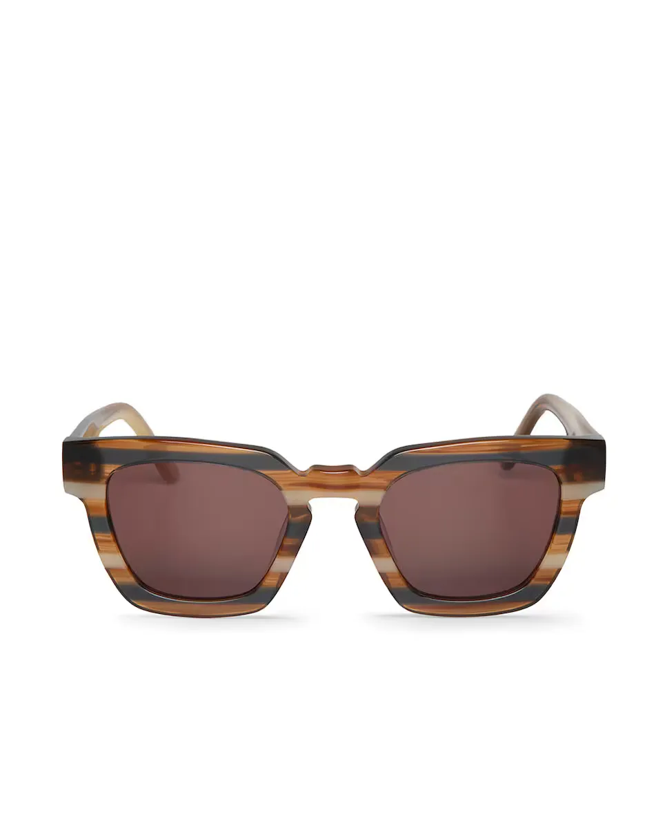 Женские солнцезащитные очки Mr Boho в разноцветной ацетатной оправе и классическими линзами
Женские солнцезащитные очки Mr Boho в разноцветной ацетатной оправе и классическими линзами