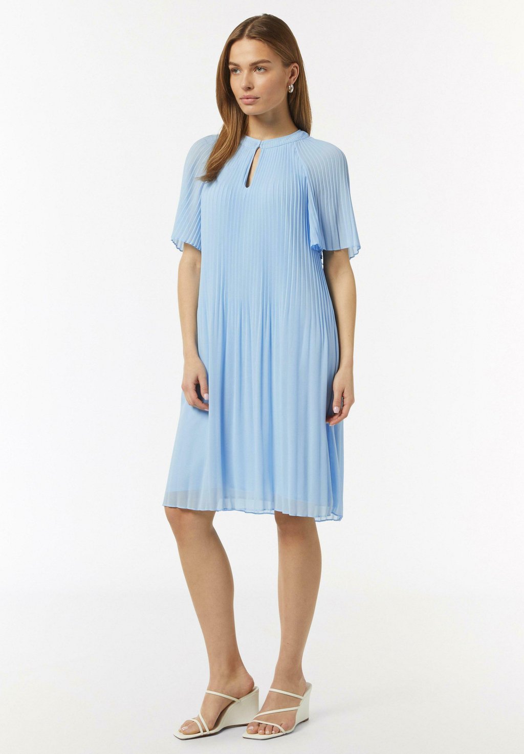Повседневное платье FLIESSENDES PLISSEE comma, светло-голубой
Повседневное платье FLIESSENDES PLISSEE comma, светло-голубой