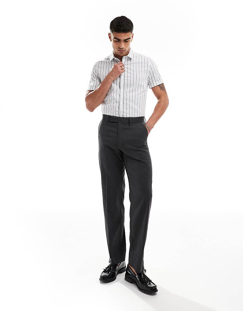 ASOS DESIGN – Черно-белая полосатая рабочая рубашка стрейч с зауженным кроем и закатанными рукавами
ASOS DESIGN – Черно-белая полосатая рабочая рубашка стрейч с зауженным кроем и закатанными рукавами