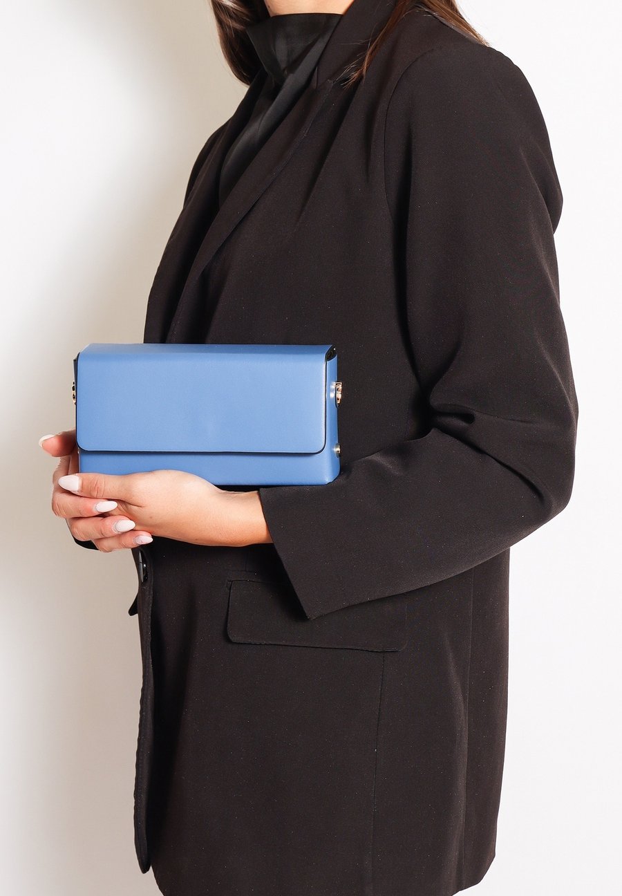 Клатч Chiara Ferretti Clutch, Wisteria/Blue
Клатч Chiara Ferretti Clutch, Wisteria/Blue