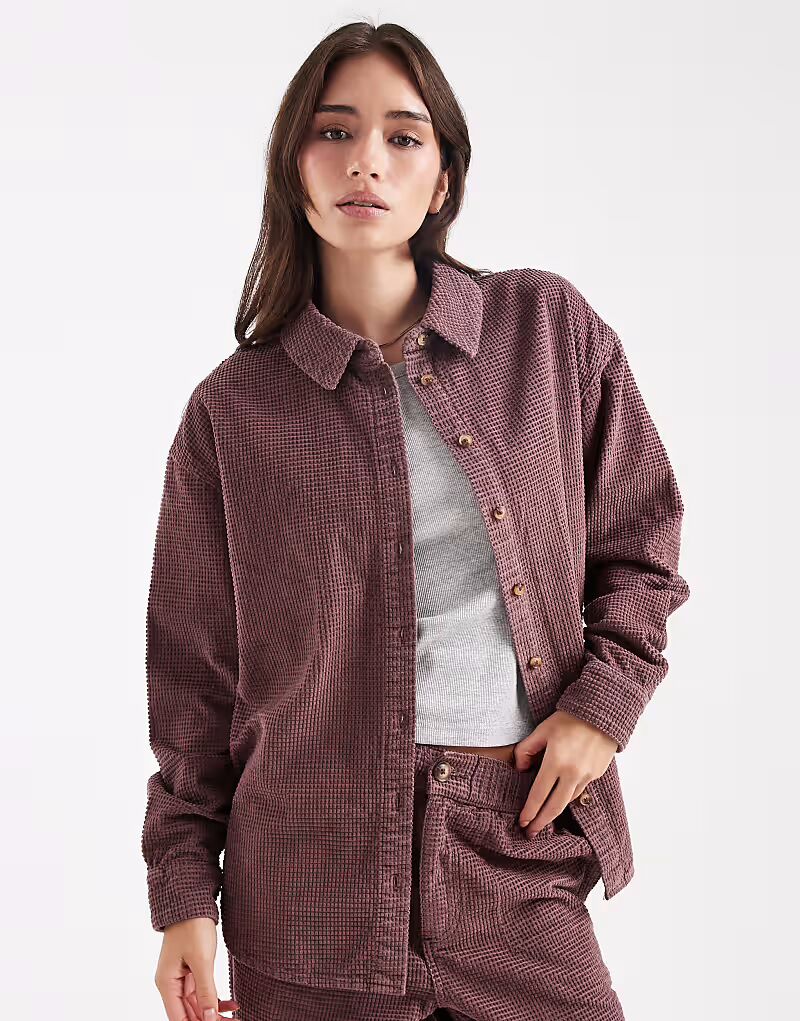 Свободная рубашка из пузырчатого вельвета лилового цвета Asos Design
Свободная рубашка из пузырчатого вельвета лилового цвета Asos Design