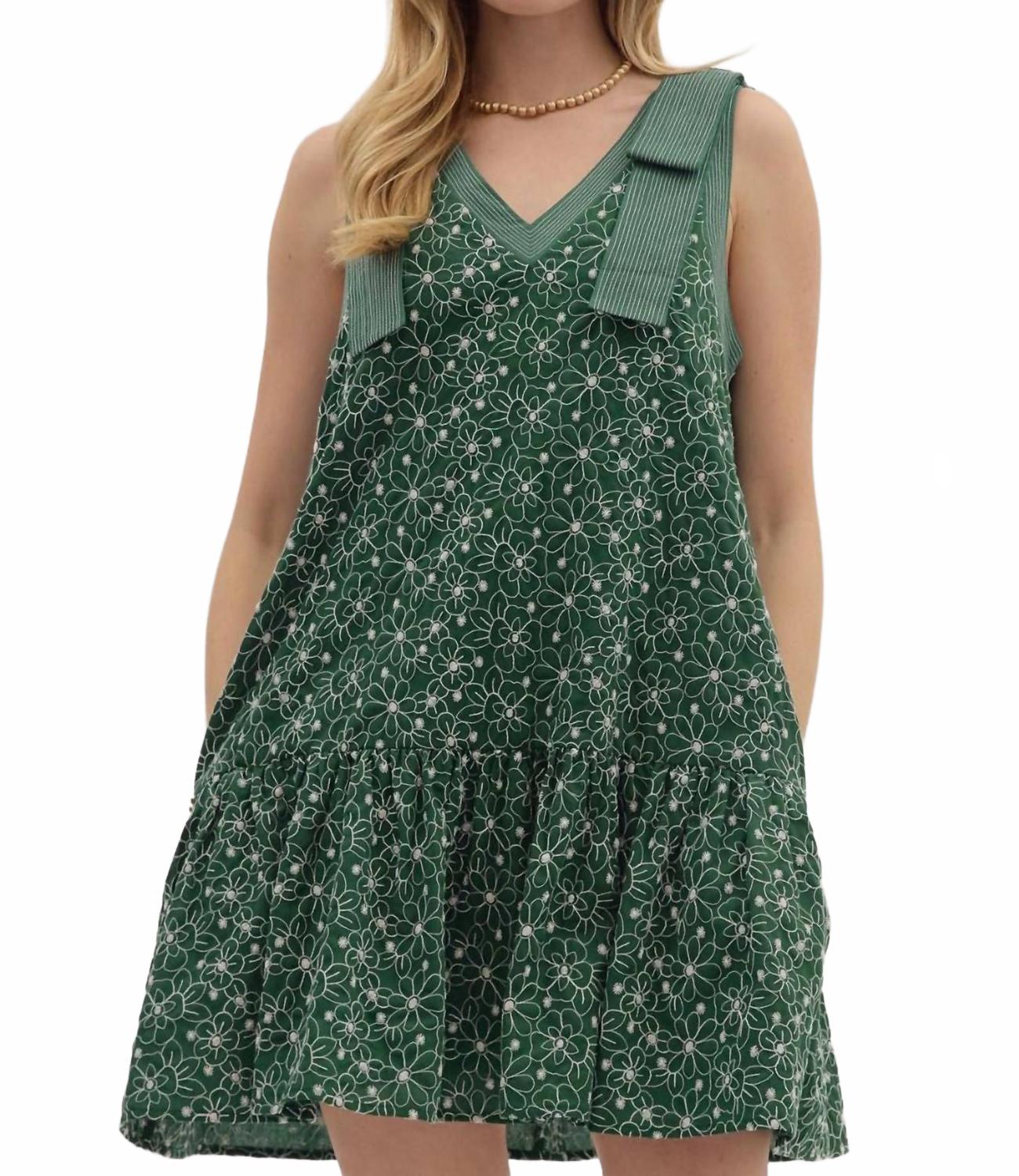Вечная и подлинная цветочное платье в цвете хантер грин Entro, зеленый
Вечная и подлинная цветочное платье в цвете хантер грин Entro, зеленый