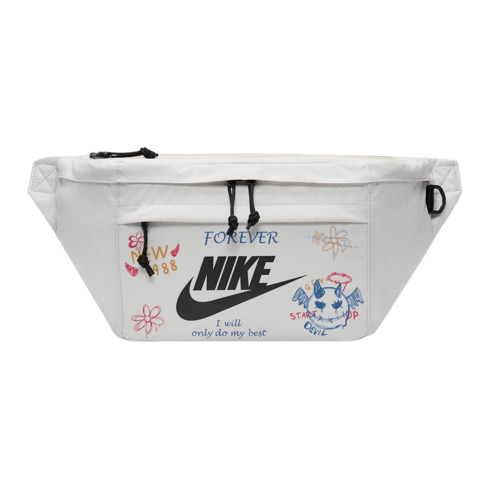 Nike Тканевая наплечная сумка через плечо поясная унисекс светло-бежевая, Demon Graffiti
Nike Тканевая наплечная сумка через плечо поясная унисекс светло-бежевая, Demon Graffiti