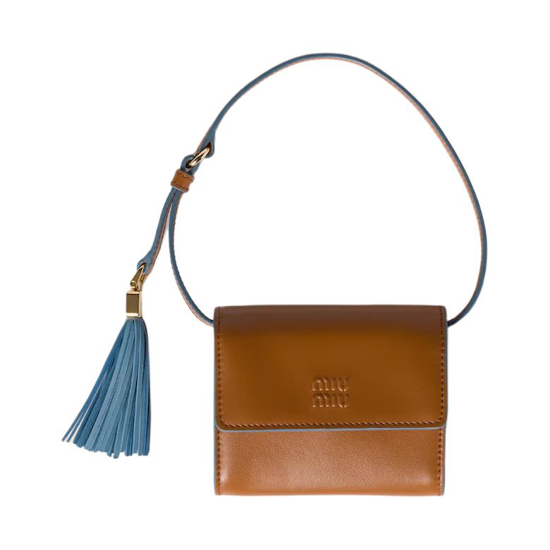 MIU MIU Женский бумажник из телячьей кожи коньячного и синего звёздного цветов 
MIU MIU Женский бумажник из телячьей кожи коньячного и синего звёздного цветов