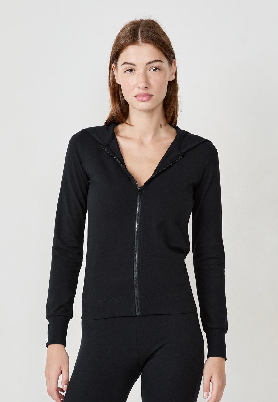 Пижамный топ Etam GALATEA, Black
Пижамный топ Etam GALATEA, Black