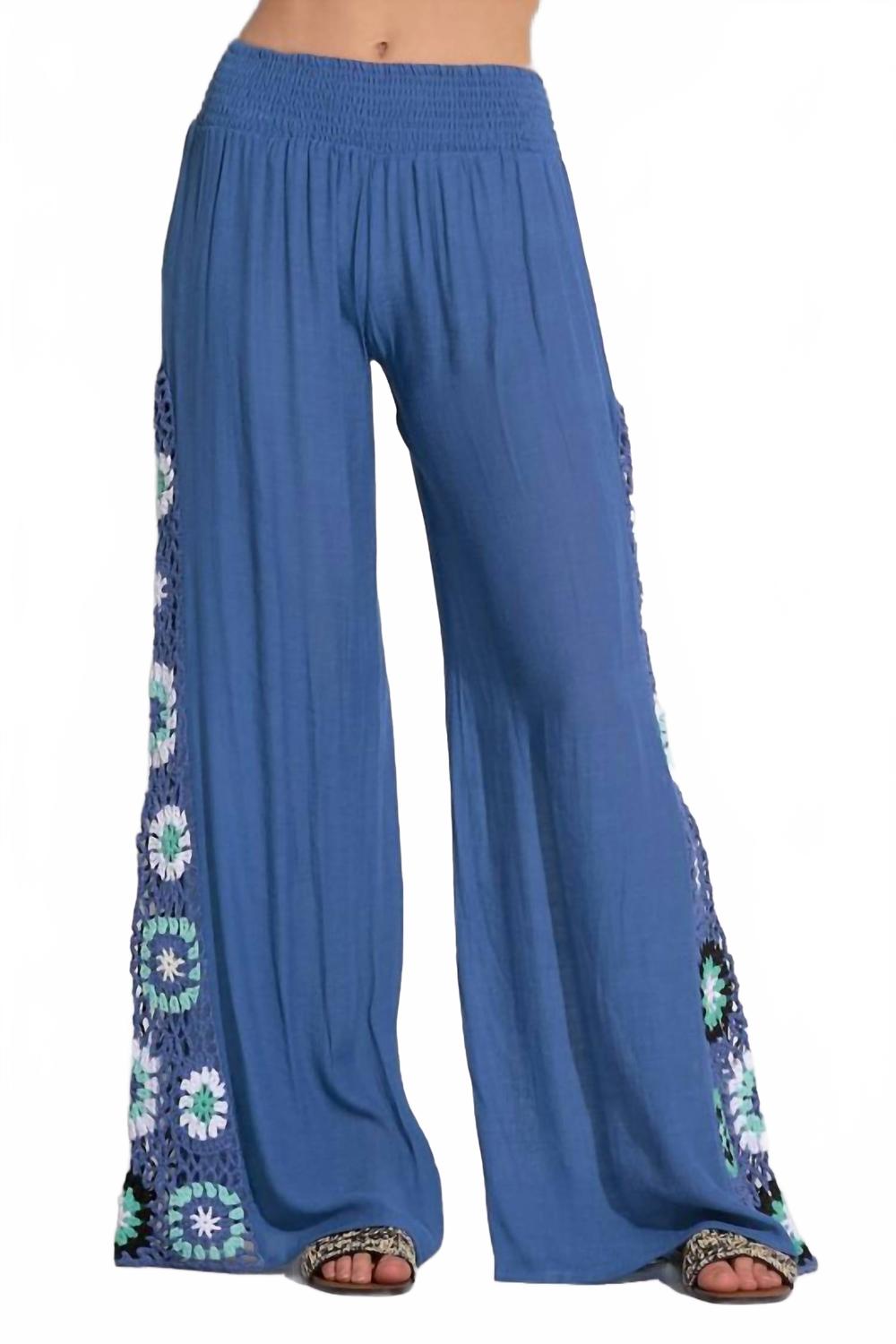 Женские вязаные пляжные брюки голубые ELAN
Женские вязаные пляжные брюки голубые ELAN