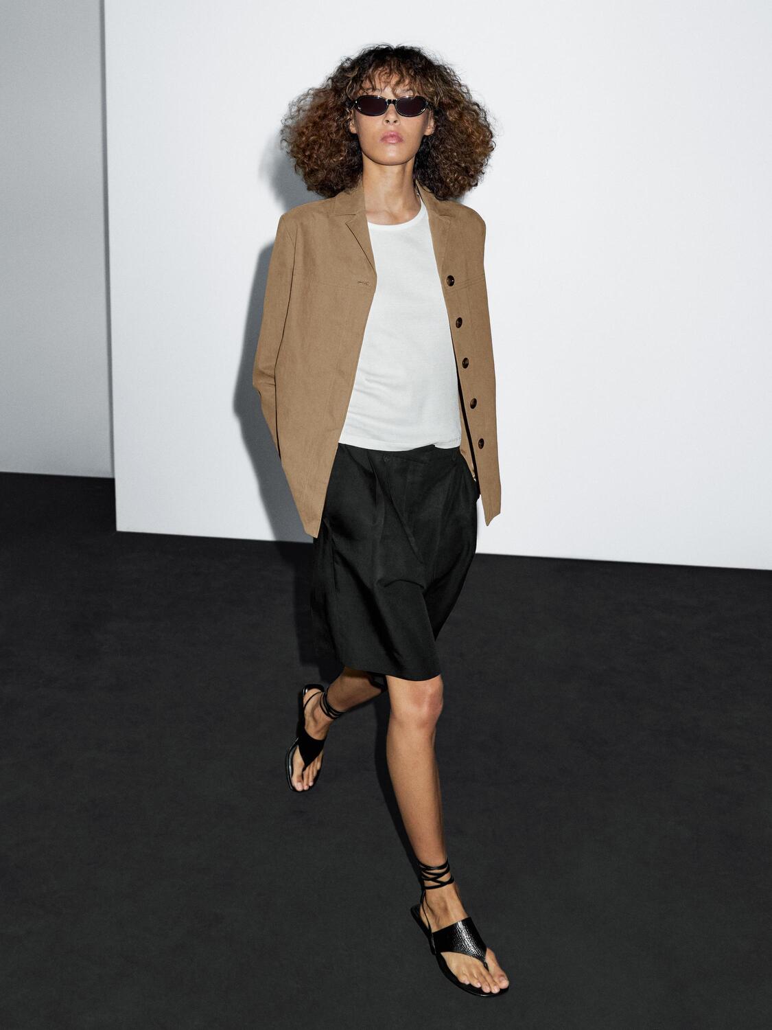 Блейзер из хлопковой смеси с пуговицами Massimo Dutti, бежевый
Блейзер из хлопковой смеси с пуговицами Massimo Dutti, бежевый