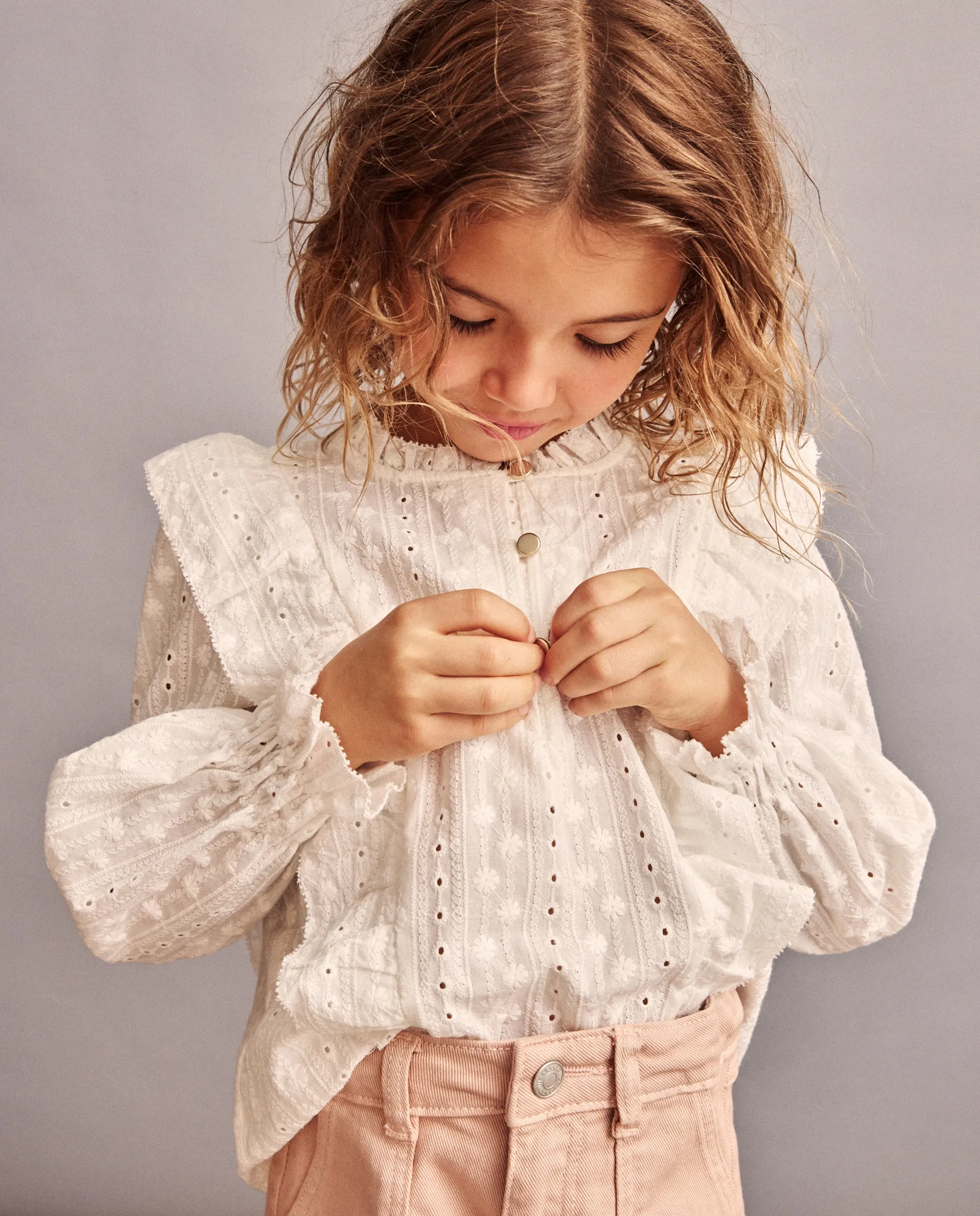 Блузка с длинными рукавами, вязаная, с вышивкой, пуговицами и рюшами для девочки Coconut El Corte Inglés, белый
Блузка с длинными рукавами, вязаная, с вышивкой, пуговицами и рюшами для девочки Coconut El Corte Inglés, белый