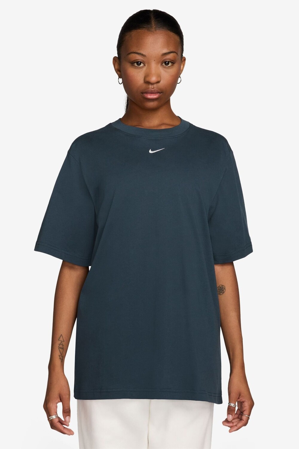 Футболка большого размера с мини галочкой в спортивном стиле Nike, синий
Футболка большого размера с мини галочкой в спортивном стиле Nike, синий