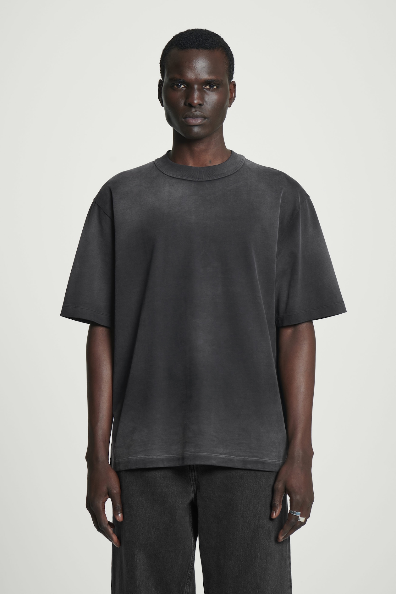 Футболка мужская COS с выцветшим эффектом, черный
Футболка мужская COS с выцветшим эффектом, черный