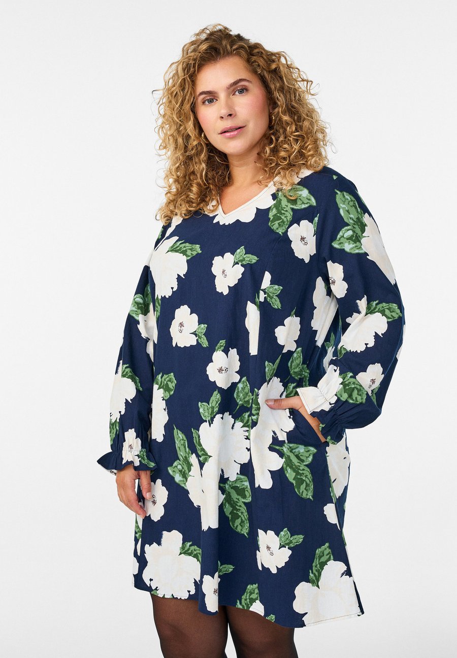 Платье Zizzi MIT V-AUSSCHNITT, Navy B White Flower/Dark Blue
Платье Zizzi MIT V-AUSSCHNITT, Navy B White Flower/Dark Blue