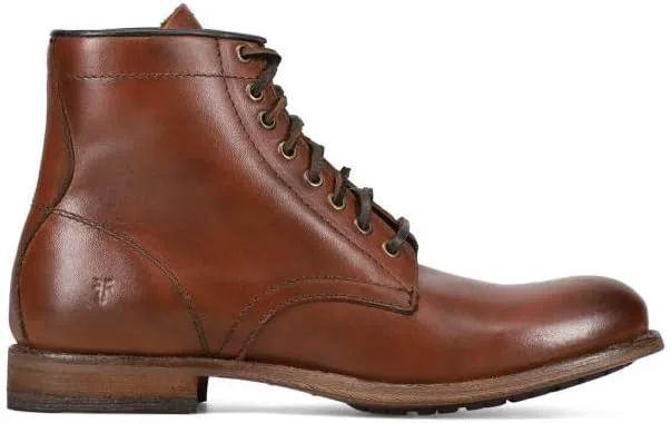 Мужские ботинки Frye Tyler с шнуровкой, выполненные из мягкой винтажной кожи с конструкцией Блейка, потемневшими носком и пяткой, а также резиновыми вставками на кожаной подошве - высота голенища 14,5 см
Мужские ботинки Frye Tyler с шнуровкой, выполненные из мягкой винтажной кожи с конструкцией Блейка, потемневшими носком и пяткой, а также резиновыми вставками на кожаной подошве - высота голенища 14,5 см