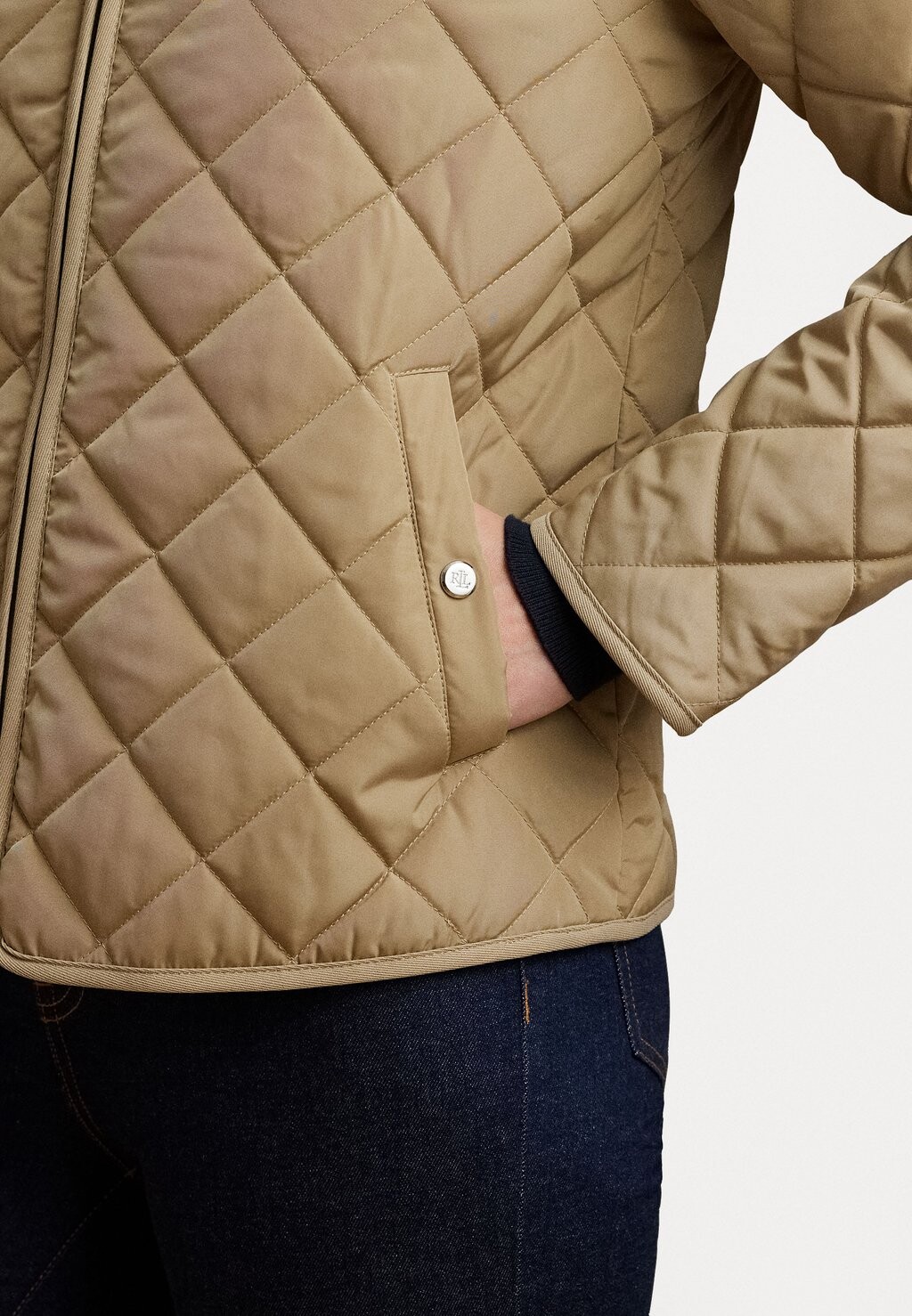 Демисезонная куртка CREST-PATCH QUILTED MOCKNECK JACKET Ralph Lauren, цвет Birch Tan
Демисезонная куртка CREST-PATCH QUILTED MOCKNECK JACKET Ralph Lauren, цвет Birch Tan