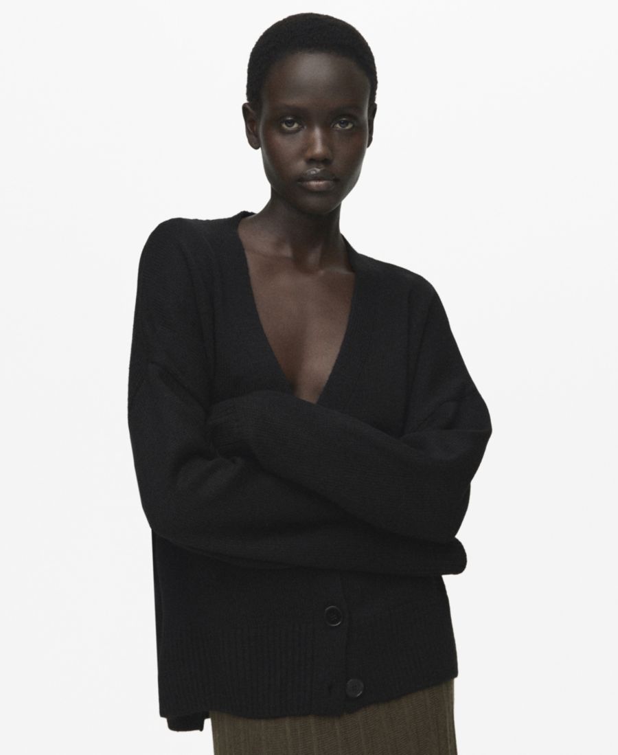 Женский кардиган оверсайз с V-образным вырезом MANGO, Black
Женский кардиган оверсайз с V-образным вырезом MANGO, Black