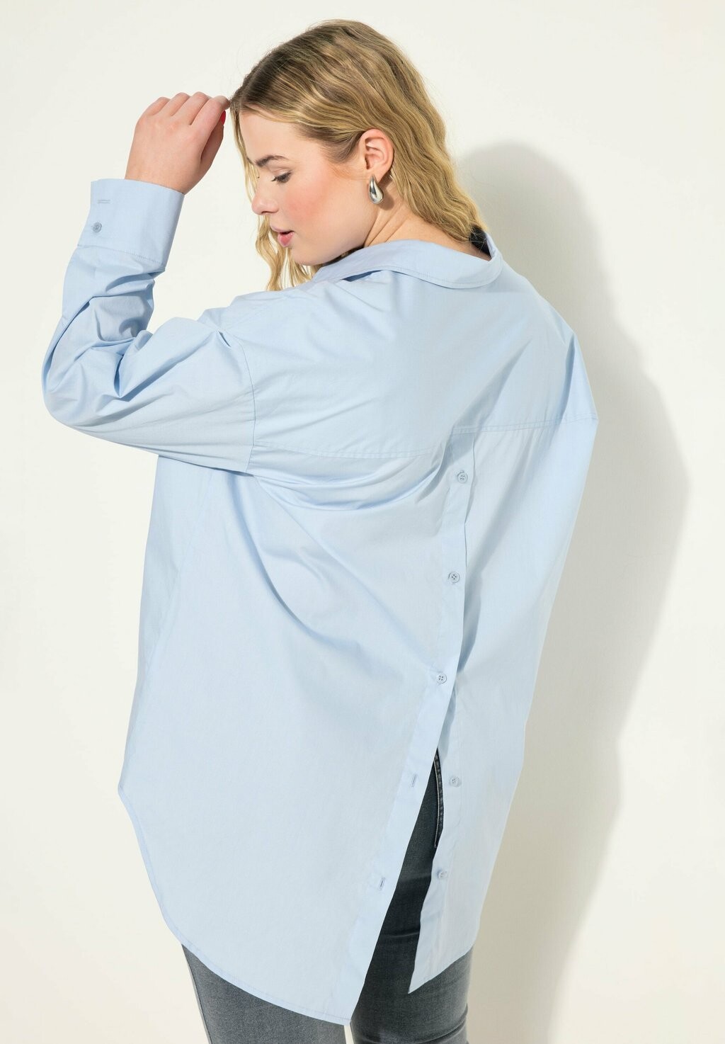 Блузка на пуговицах RÜCKEN KNOPFLEISTE LANGARM Studio Untold, светло-голубой
Блузка на пуговицах RÜCKEN KNOPFLEISTE LANGARM Studio Untold, светло-голубой