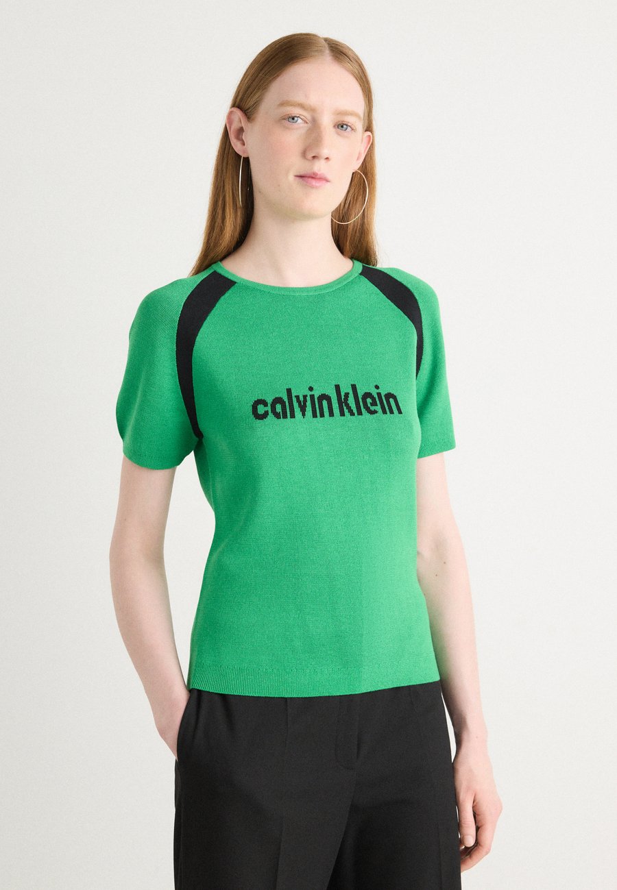 Футболка Calvin Klein Jeans LIQUID SHINE SCULPT, Blossom Green/Green, Зеленый, Футболка Calvin Klein Jeans LIQUID SHINE SCULPT, Blossom Green/Green
Футболка Calvin Klein Jeans LIQUID SHINE SCULPT, Blossom Green/Green, Зеленый, Футболка Calvin Klein Jeans LIQUID SHINE SCULPT, Blossom Green/Green