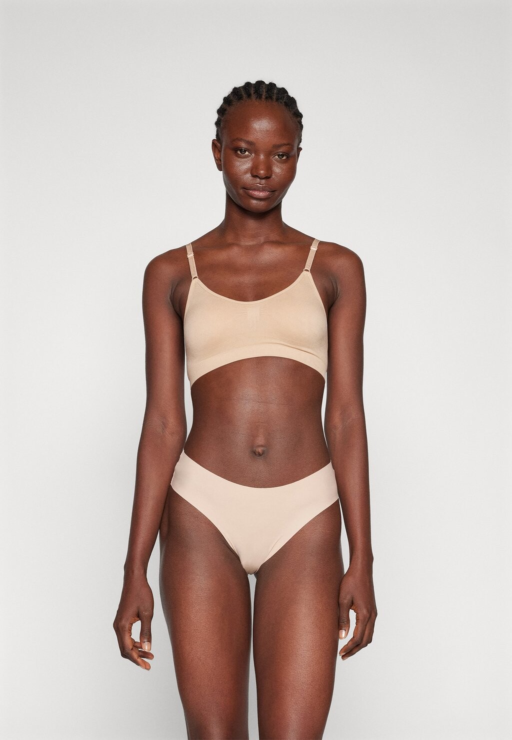 Бюстье COMFORT BRA SPAGHETTI STRAPS MAGIC Bodyfashion, серо-коричневый
Бюстье COMFORT BRA SPAGHETTI STRAPS MAGIC Bodyfashion, серо-коричневый