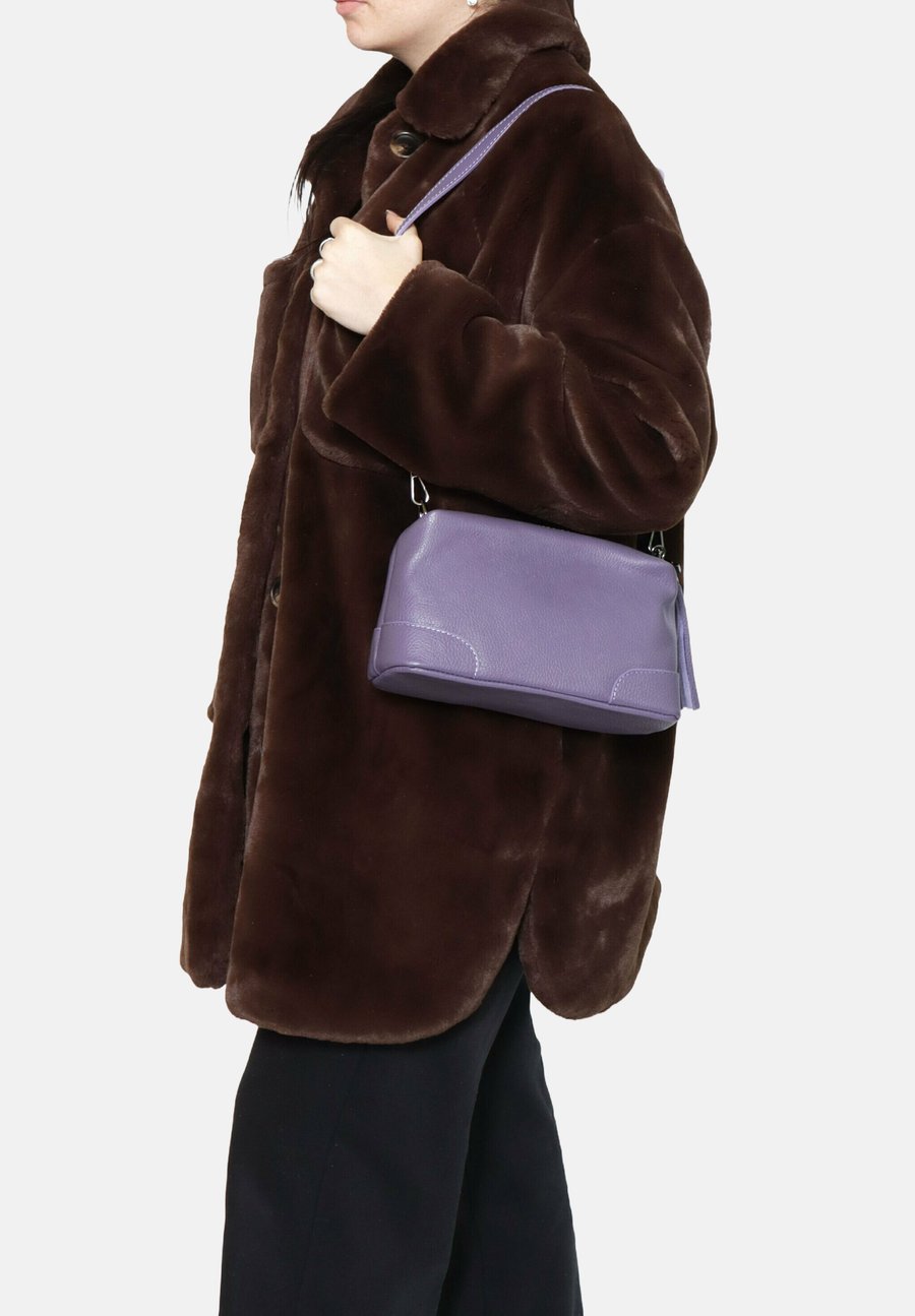 Сумка кросс-боди Chiara Ferretti Cross body bag, Violet/Lilac
Сумка кросс-боди Chiara Ferretti Cross body bag, Violet/Lilac