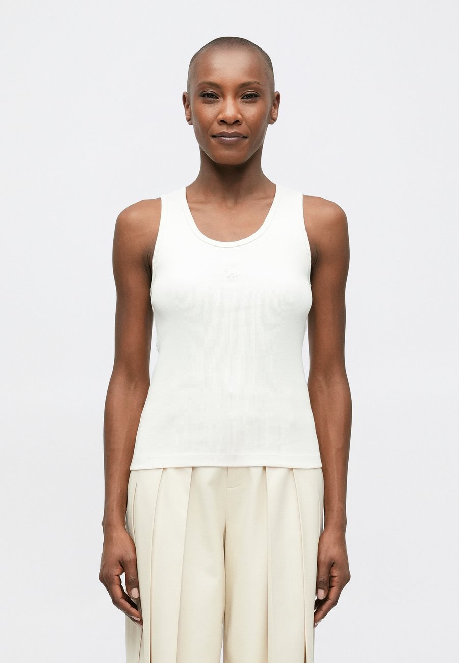 Топ Maison Kitsuné TONAL BABY FOX PATCH TANK , Pearl Pink/Light Pink
Топ Maison Kitsuné TONAL BABY FOX PATCH TANK , Pearl Pink/Light Pink