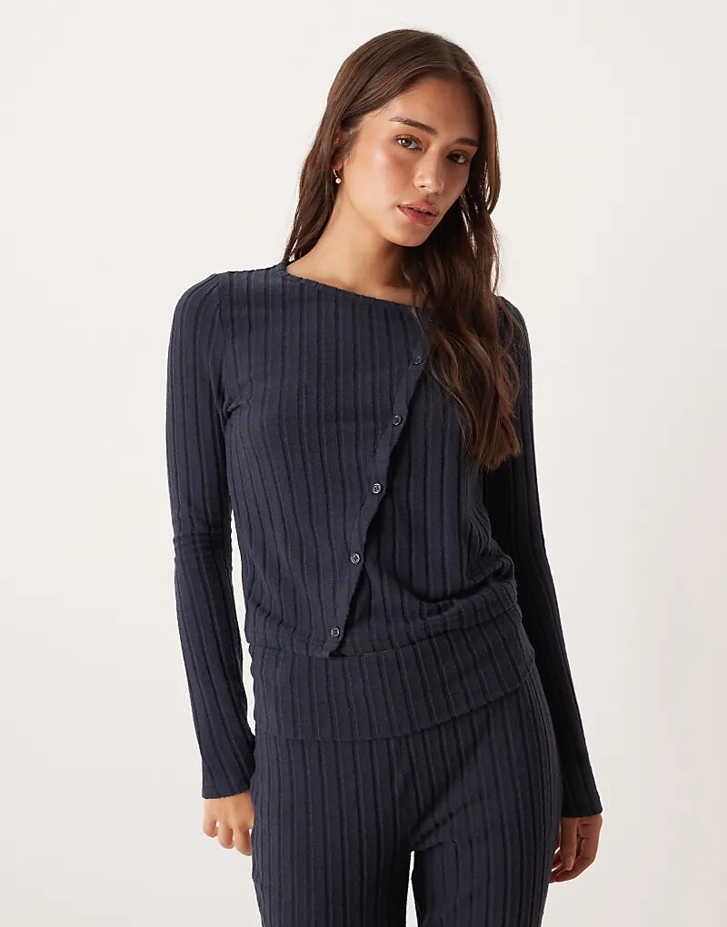 Асимметричный кардиган ASOS DESIGN в широкую резинку темно-синего цвета
Асимметричный кардиган ASOS DESIGN в широкую резинку темно-синего цвета