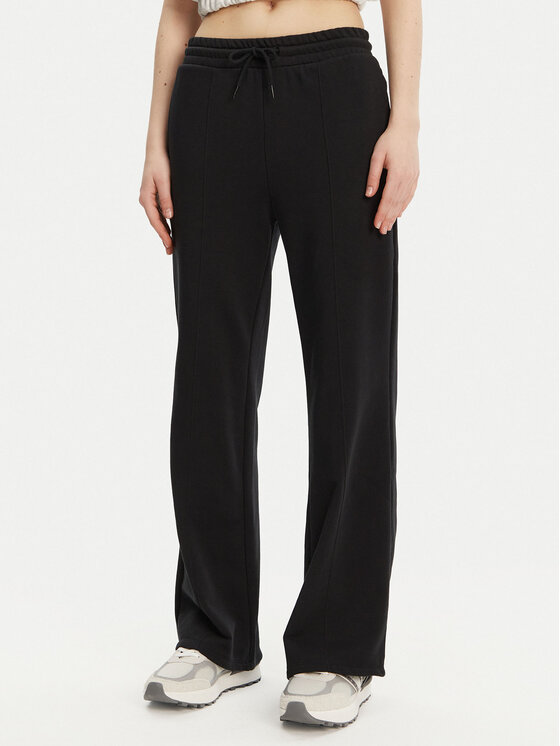 Широкие спортивные штаны 10028418-A03 Converse, черный
Широкие спортивные штаны 10028418-A03 Converse, черный